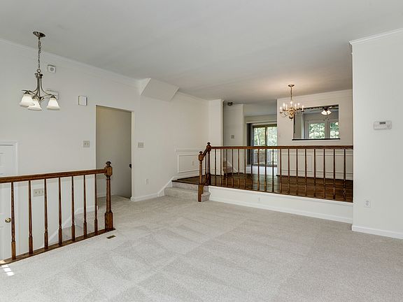 4th image of 204 Lynn Manor Dr