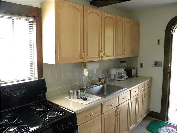 4th image of 15 Peacock Ln