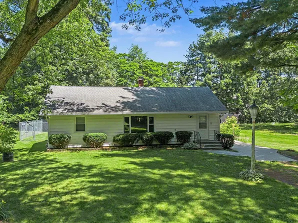 229 Hartman Rd, Niles, MI 49120