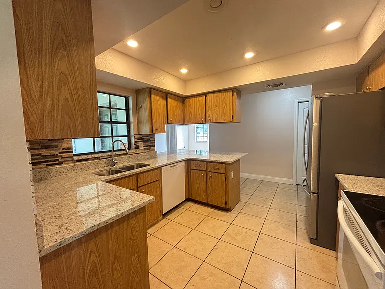 220 E 60th Hwy — Photo 4