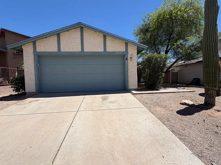 9368 N Hampshire Dr — Photo 1