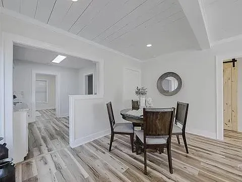 131 E Hull St — Photo 7