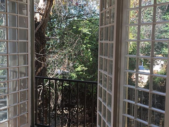 French windows in living/dining area