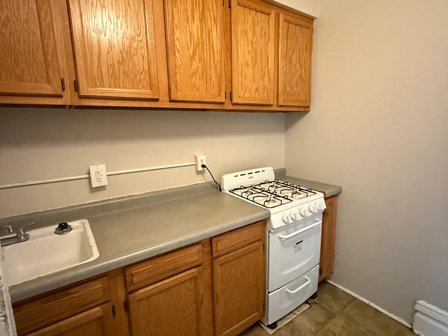Studio, 600 sqft, $700 — Photo 3