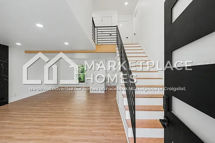 3 bed, 2.5 bath, 1935 sqft, $2,500 — Photo 3