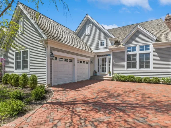 30 S Canterbury Ct, Lake Forest, IL 60045