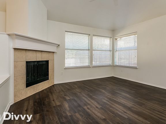 4th image of 4924 Summer Oaks Ln
