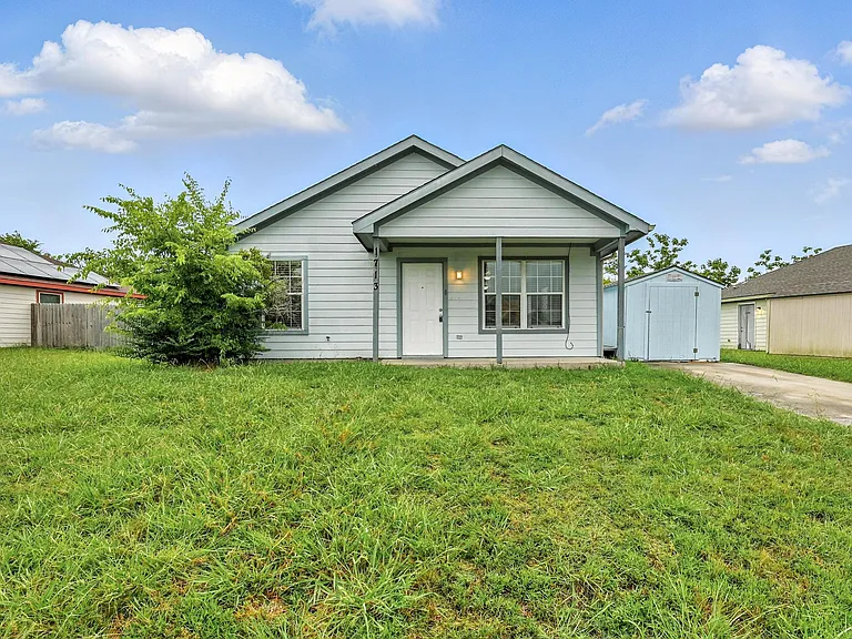 1713 Manor Garden Curv — Photo 1