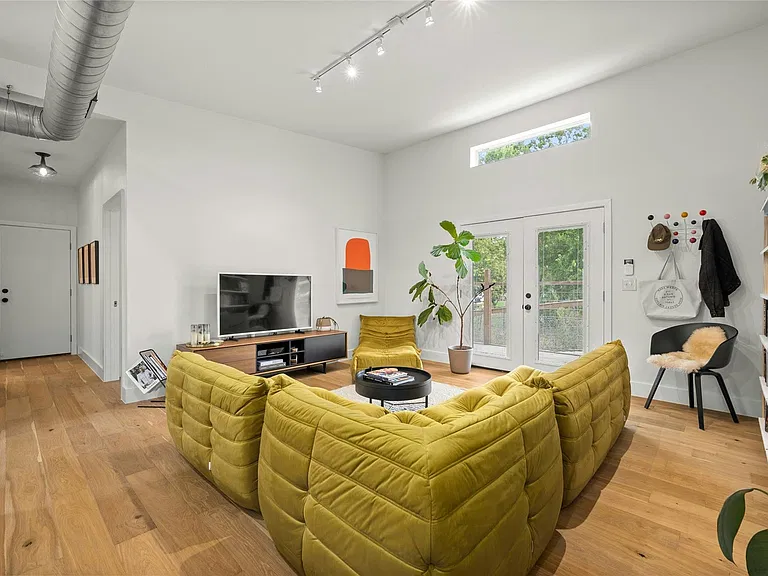 602 Persimmon St — Photo 5