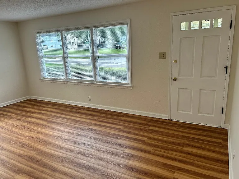 1148 Ashford Dr — Photo 13