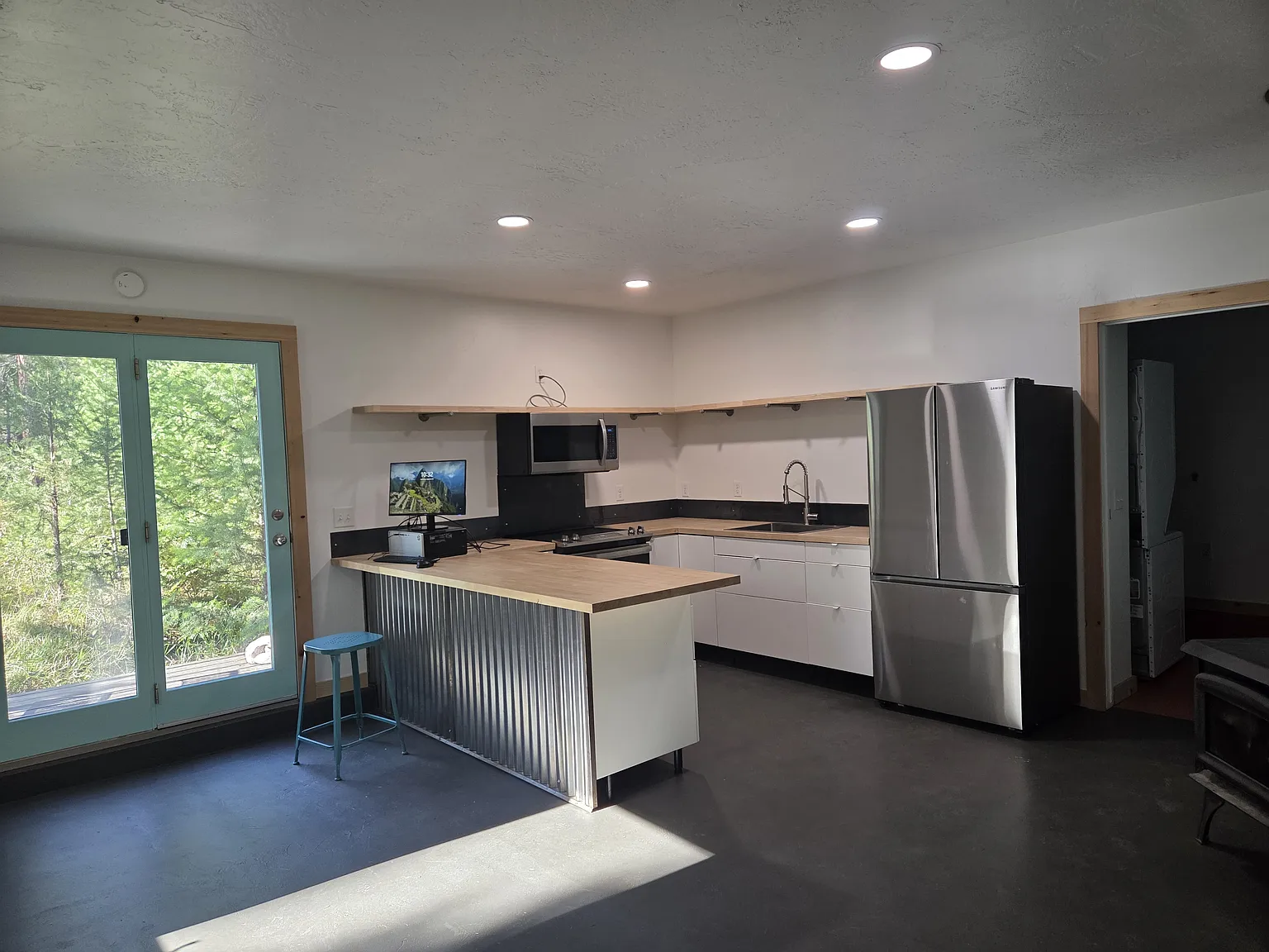Studio, 700 sqft, $1,500 — Photo 1