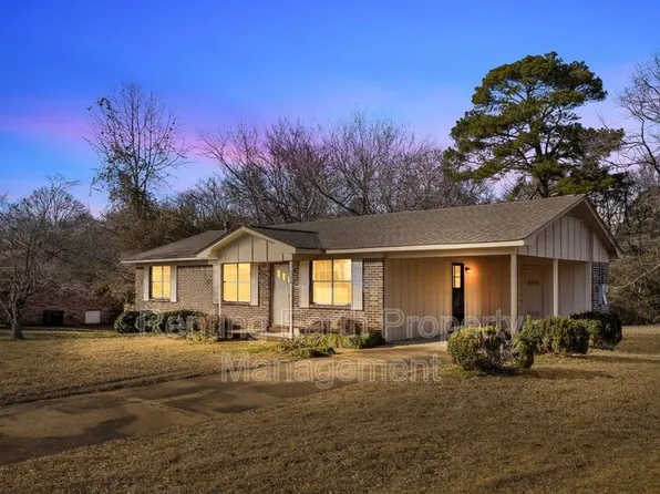 704 3rd St, Pleasant Grove, AL 35127