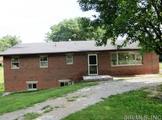 1030 El Paso Ln, East Alton, IL
