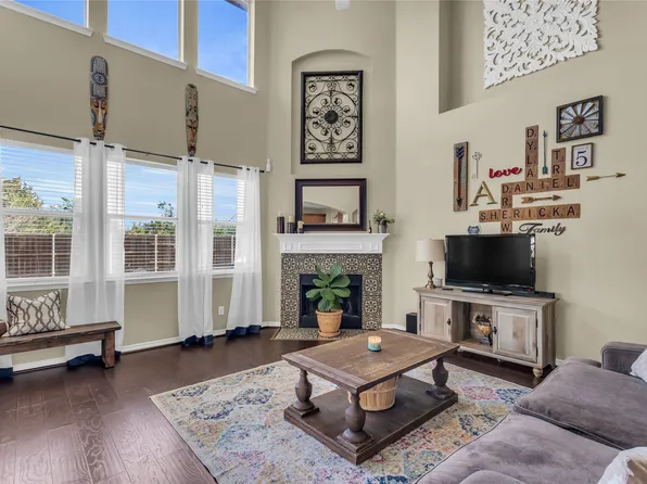 2211 Fair Weather Dr, Lancaster, TX 75146
