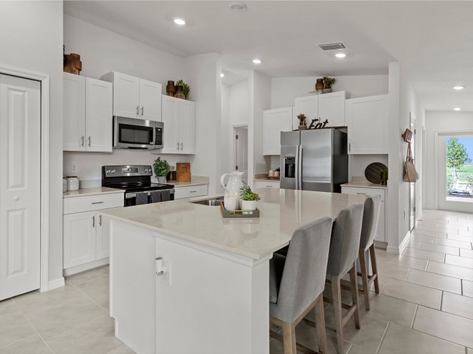 Modern Kitchen, Stainless Steel Appliances, Quartz Countertops, Breakfast Bar, Pantry