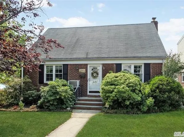 7654 271st St, New Hyde Park, NY 11040