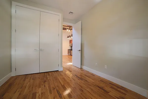Rented by Evergreen Apartments BK | media 34
