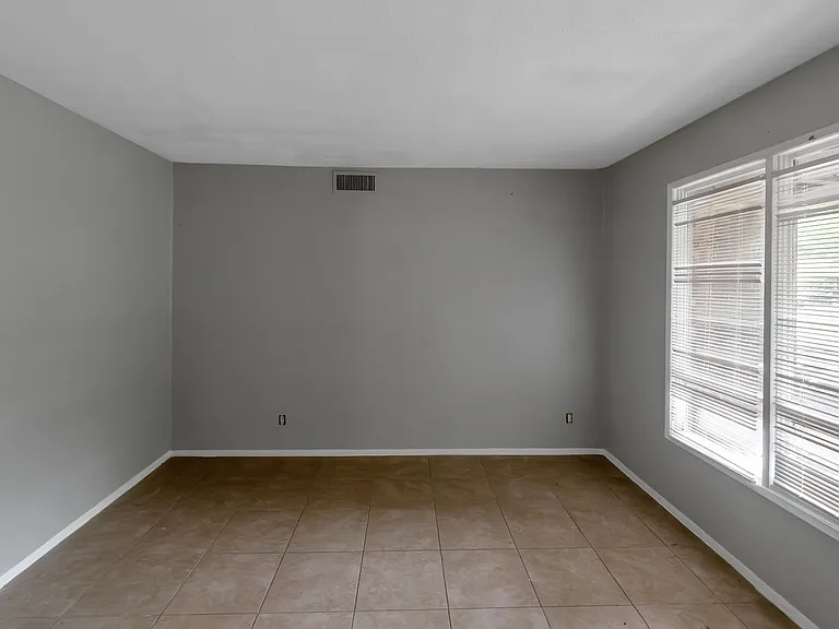 3325 Valley Bend Rd — Photo 8