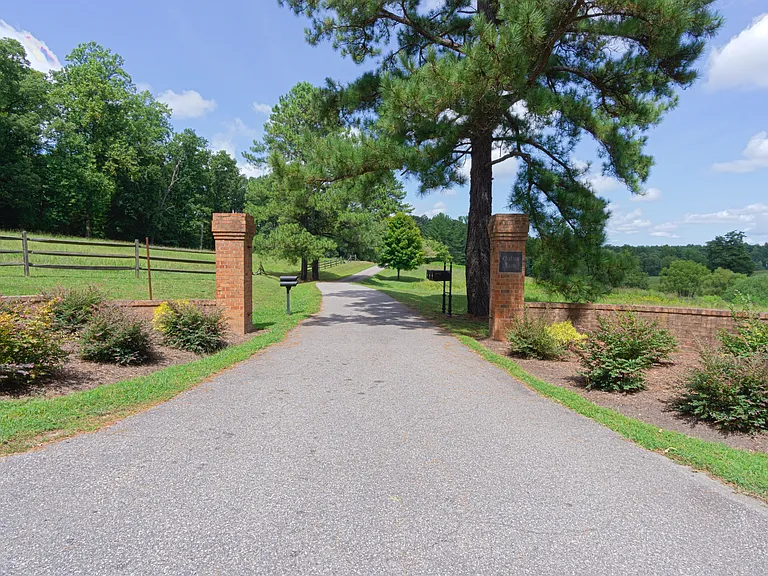 9720 Burnett Dr — Photo 3