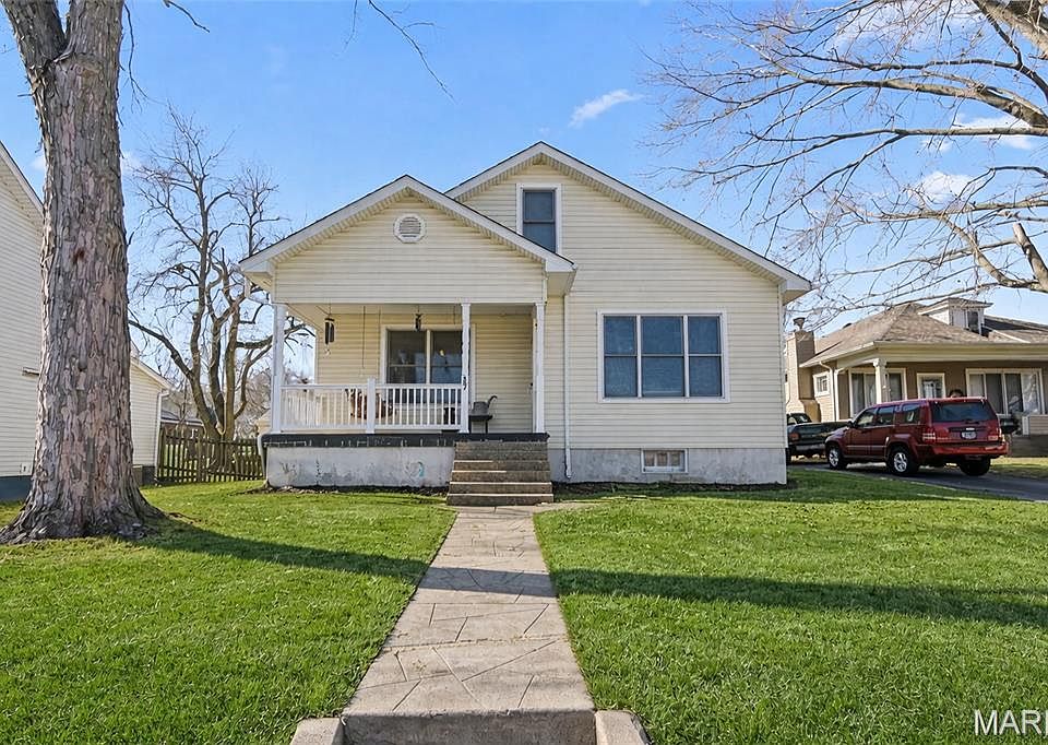 1st image of 807 N Metter Ave