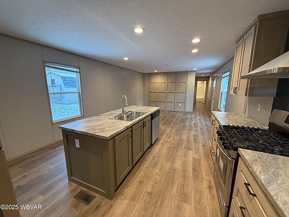 5th image of 196 Sanctuary Blvd