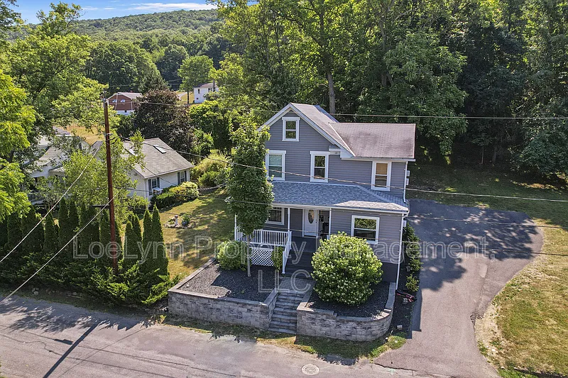 3 bed, 1.5 bath, 1000 sqft, $1,550 — Photo 3