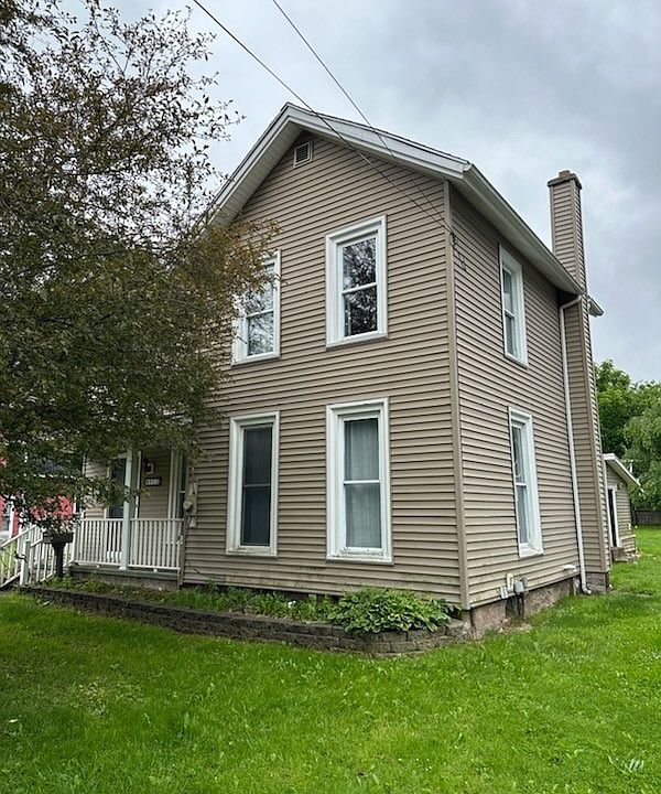 1st image of 912 Orient St