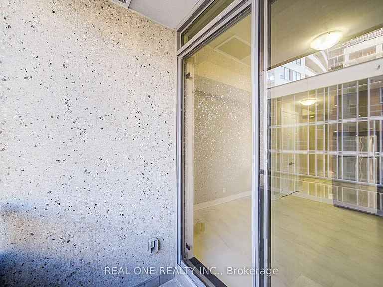 150 Main St W #409 — Photo 28