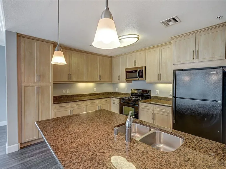Stadium House Apartments — Photo 68