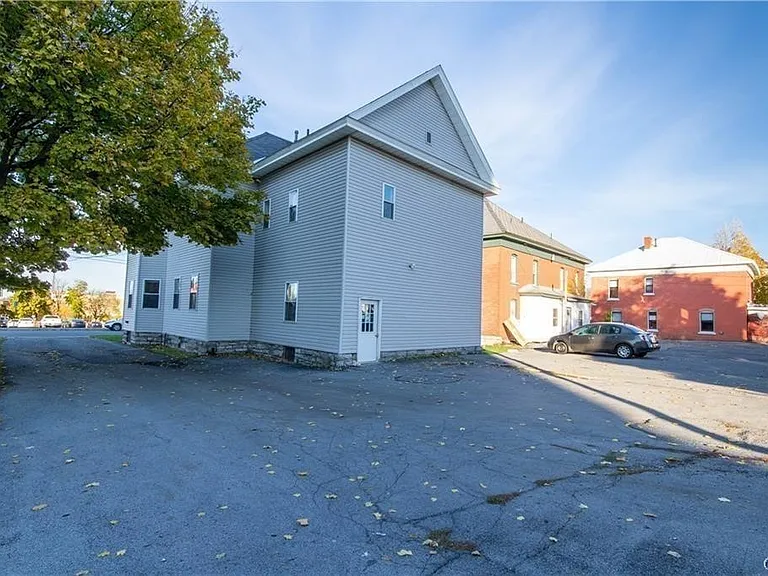 156 Sterling St — Photo 15