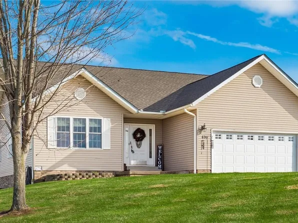 830 Newport Dr, Zanesville, OH 43701