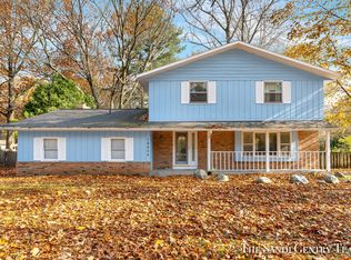 18664 N Fruitport Rd, Spring Lake, MI 49456