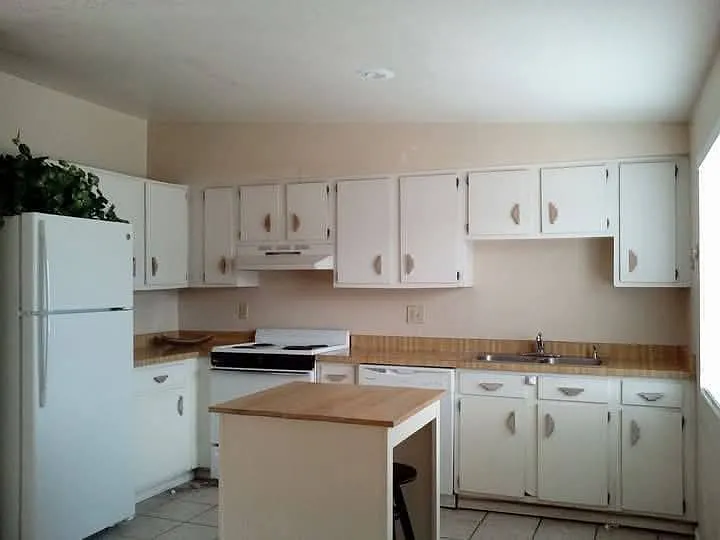 1/2 of kitchen