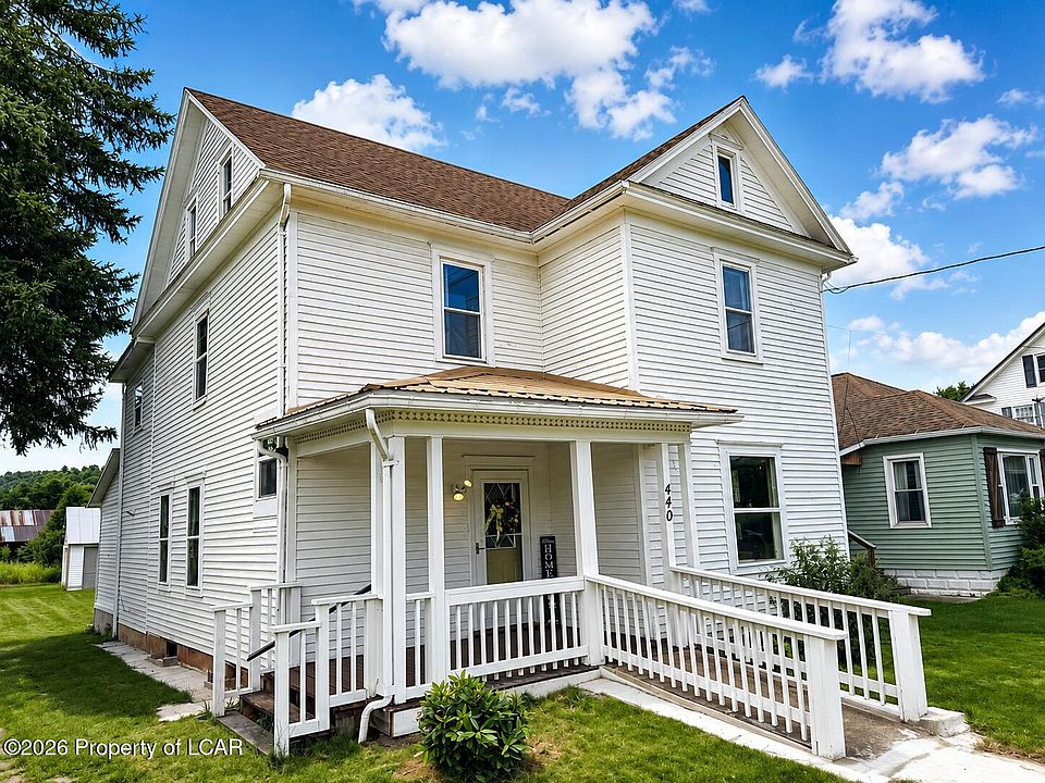 1st image of 440 3rd St