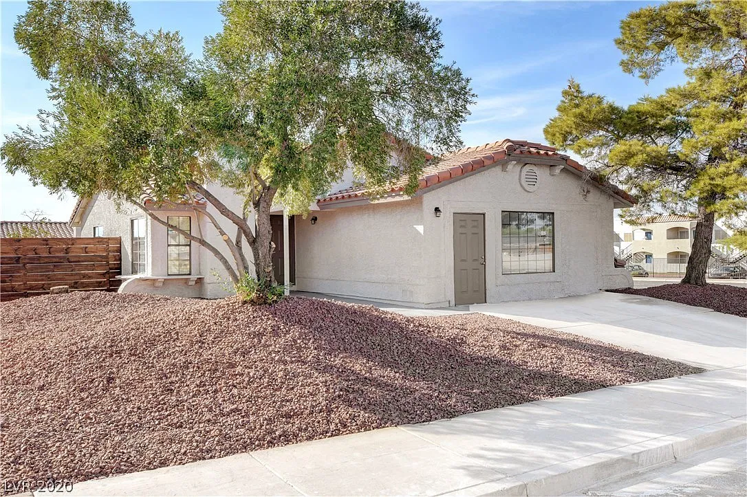 1013 Palo Verde Dr — Photo 1