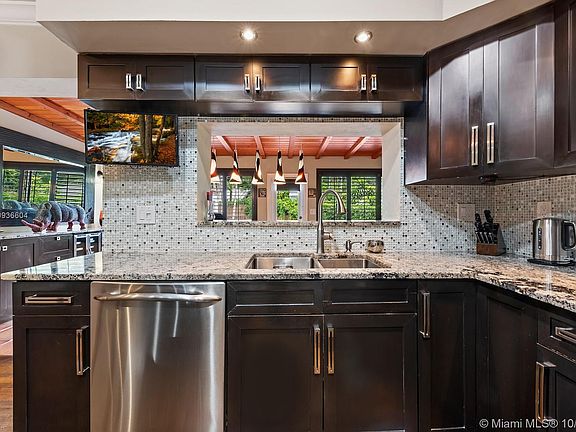 5th image of 4255 Braganza Ave