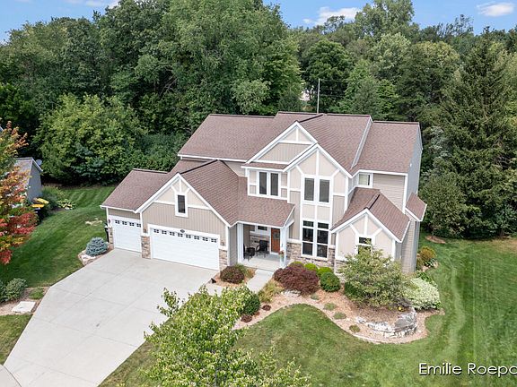 4th image of 2715 Copper Hill Dr NE