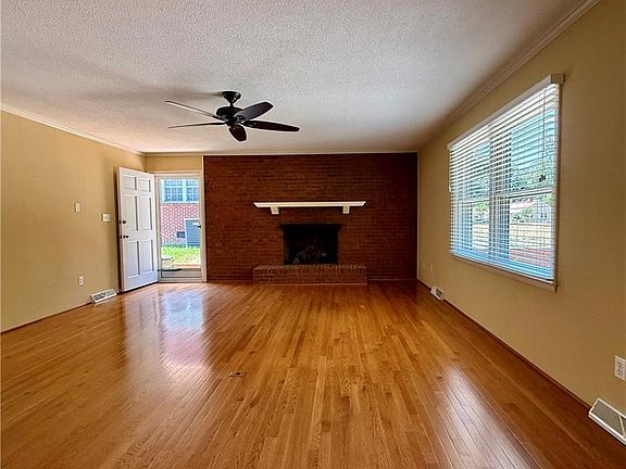 5th image of 111 Ridgewood Dr