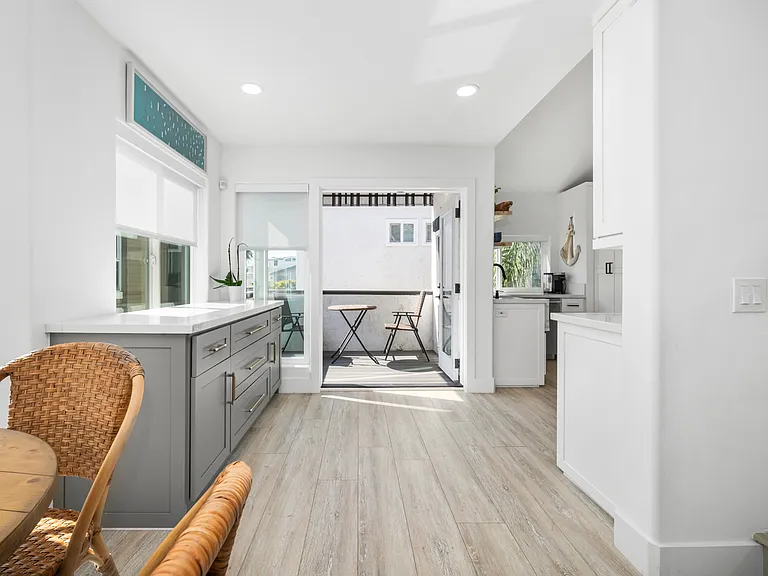 3008 1/2 W Balboa Blvd — Photo 14