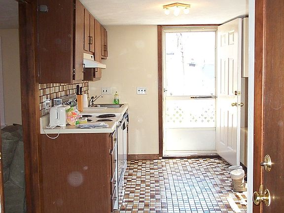 4th image of 34 Williams St Floor 2