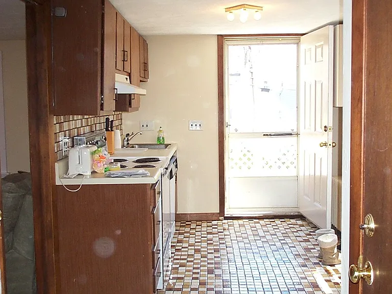 34 Williams St #2 — Photo 2