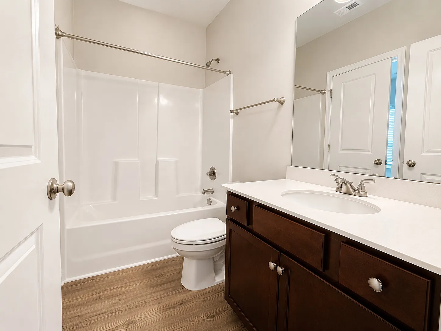 5 bed, 2800 sqft, $2,580 — Photo 4