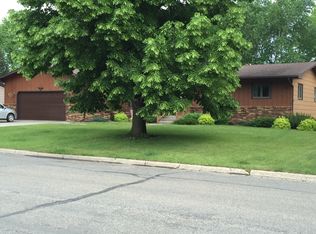 1403 Westmore Ave, Wahpeton, ND 58075
