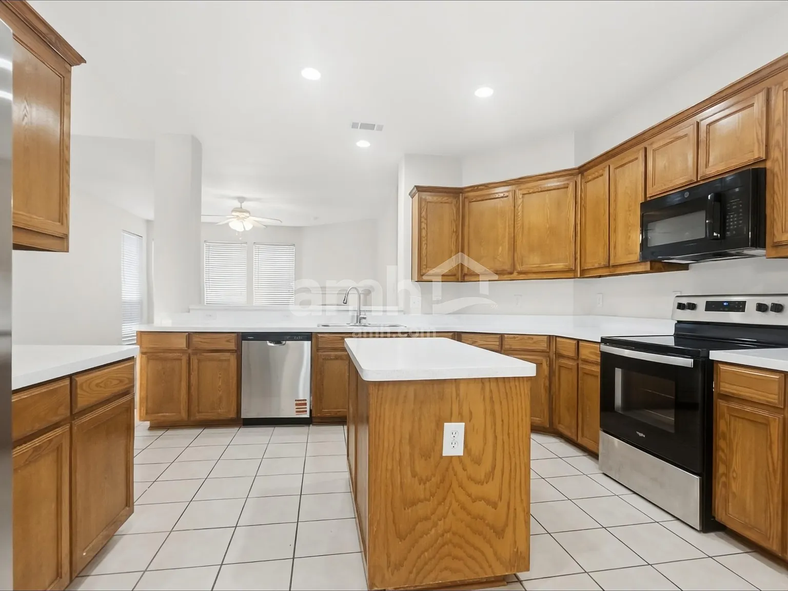 4 bed, 2.5 bath, 2508 sqft, $2,580 — Photo 3