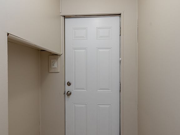 4th image of 3348 W 94th St #8F515585E