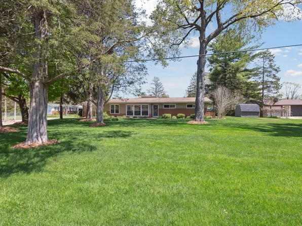 8903 Hamburg Rd, Brighton, MI 48116