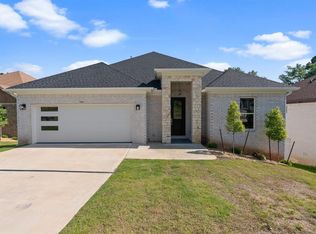 7925 Kanis Pines Dr, Little Rock, AR 72204