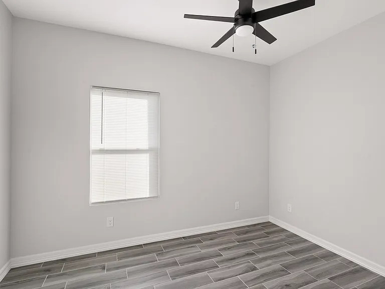 408 N Onyx Ave — Photo 3