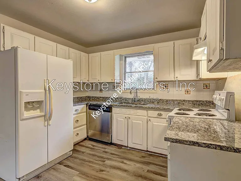 4624 Wesley Dr — Photo 4