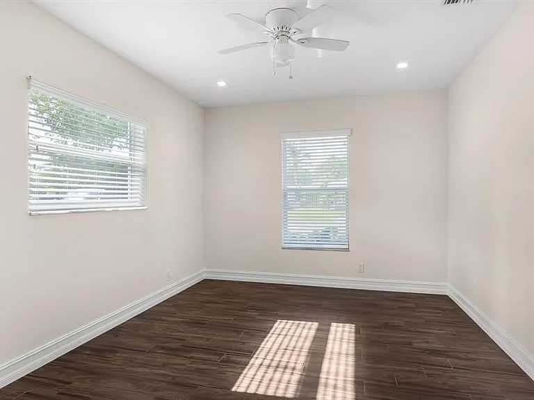 1041 SW 4th St — Photo 15